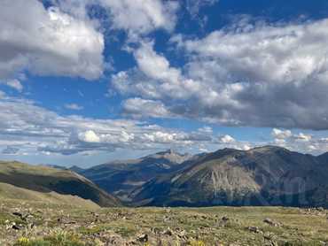 RMNP - výhled na Long Peaks