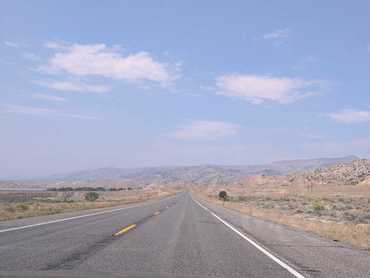 Typická silnice ve Wyomingu