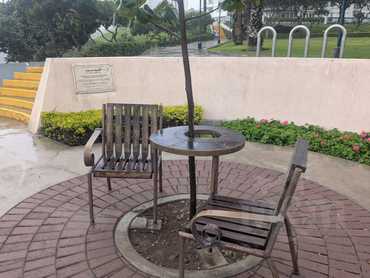 Lavička Václava Havla, Parque el Libro