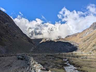 Výhled od stanu na vrchol Salkantay