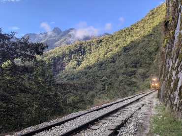 Cesta podél kolejí do Aquas Calientes