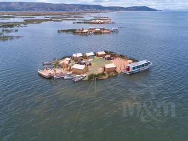 Pohled na ostrovy Uros