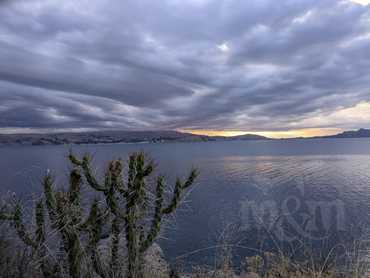 Západ slunce na ostrově Amantaní